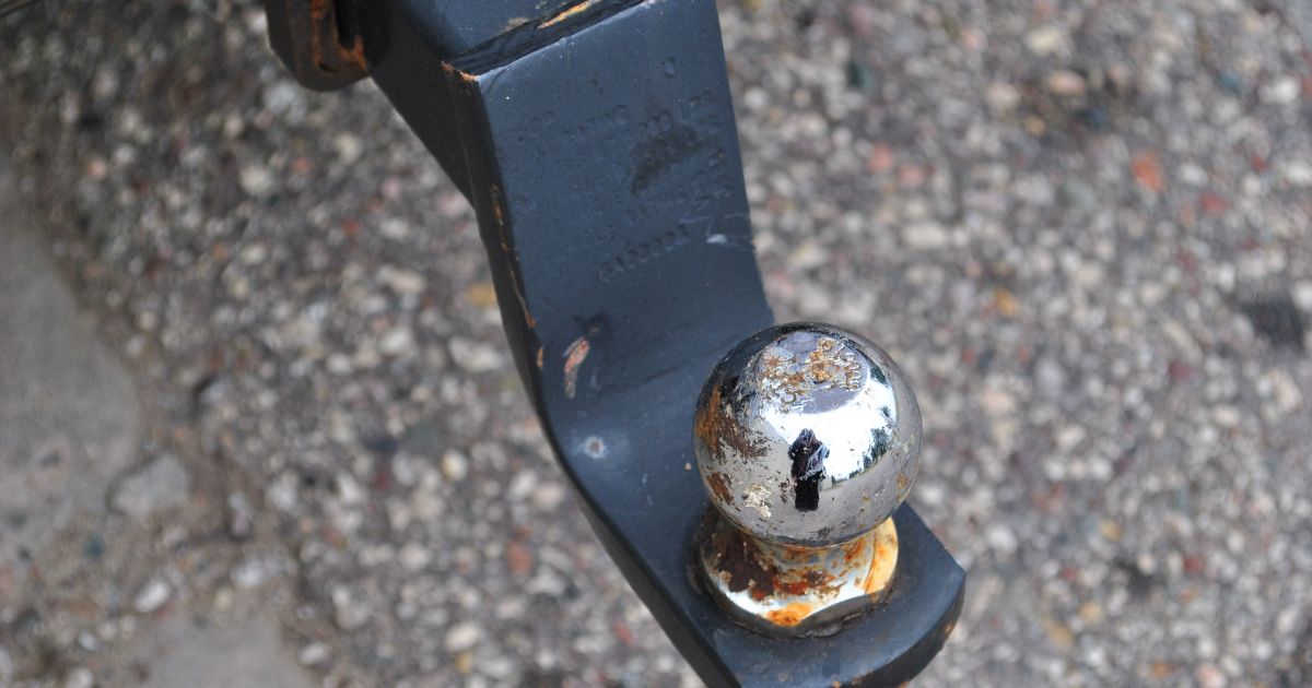 Key Components on an Enclosed Trailer: Rent Before You Know 9 How to Choose the Right Trailer Hitch